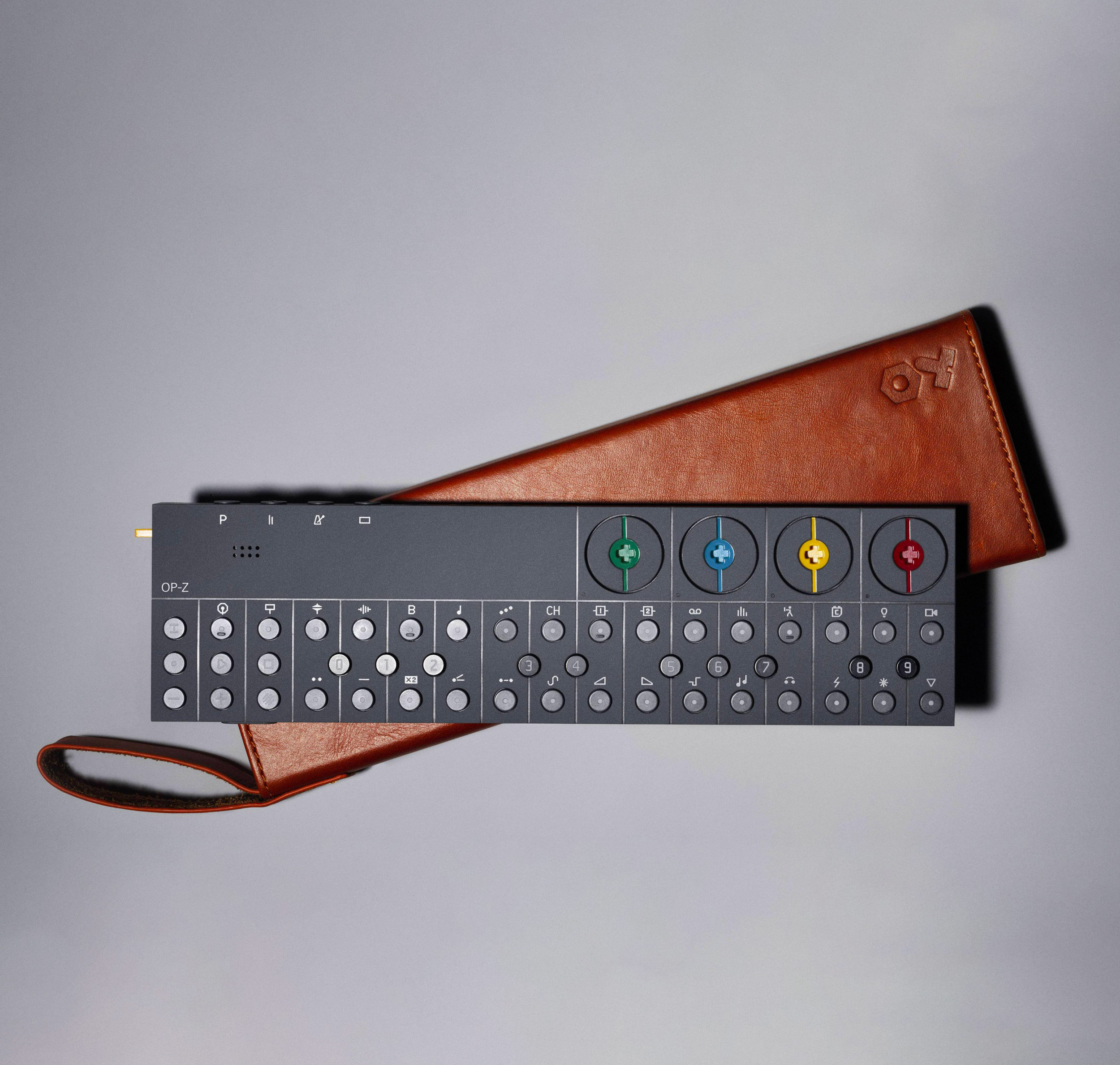 design of brown leather case for op-z synthersizer